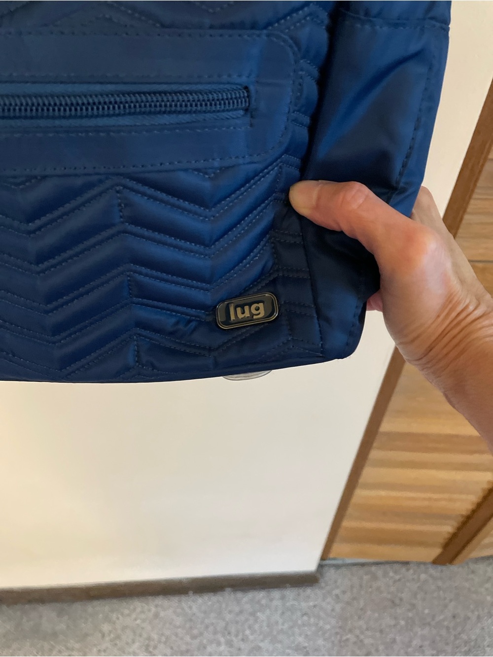 Lug Camper Handbag. - Picture 3 of 8